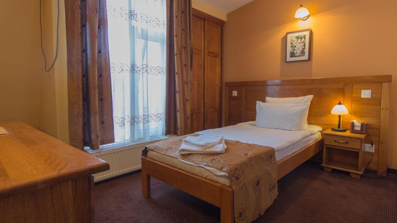 Pension La Fontana Baia Mare Eksteriør billede